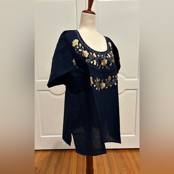 Hand-embroidered blouse from Oaxaca, Mexico - Picture 6 of 7